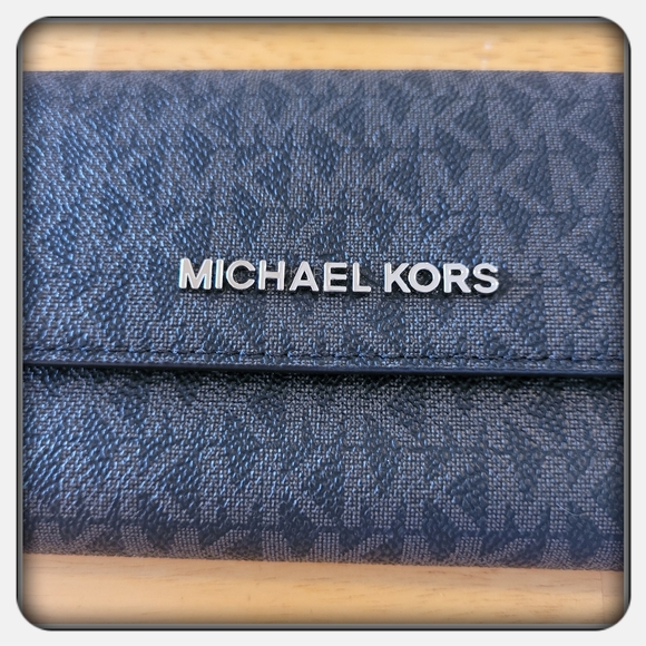 EUC Michael kors Black Jet Set Trifold Wallet - Picture 4 of 10